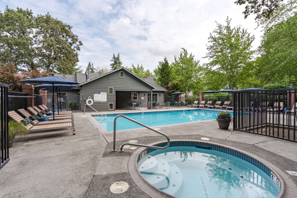 Swimming pool and hot tub at Larkspur Place apartment rentals in Vancouver